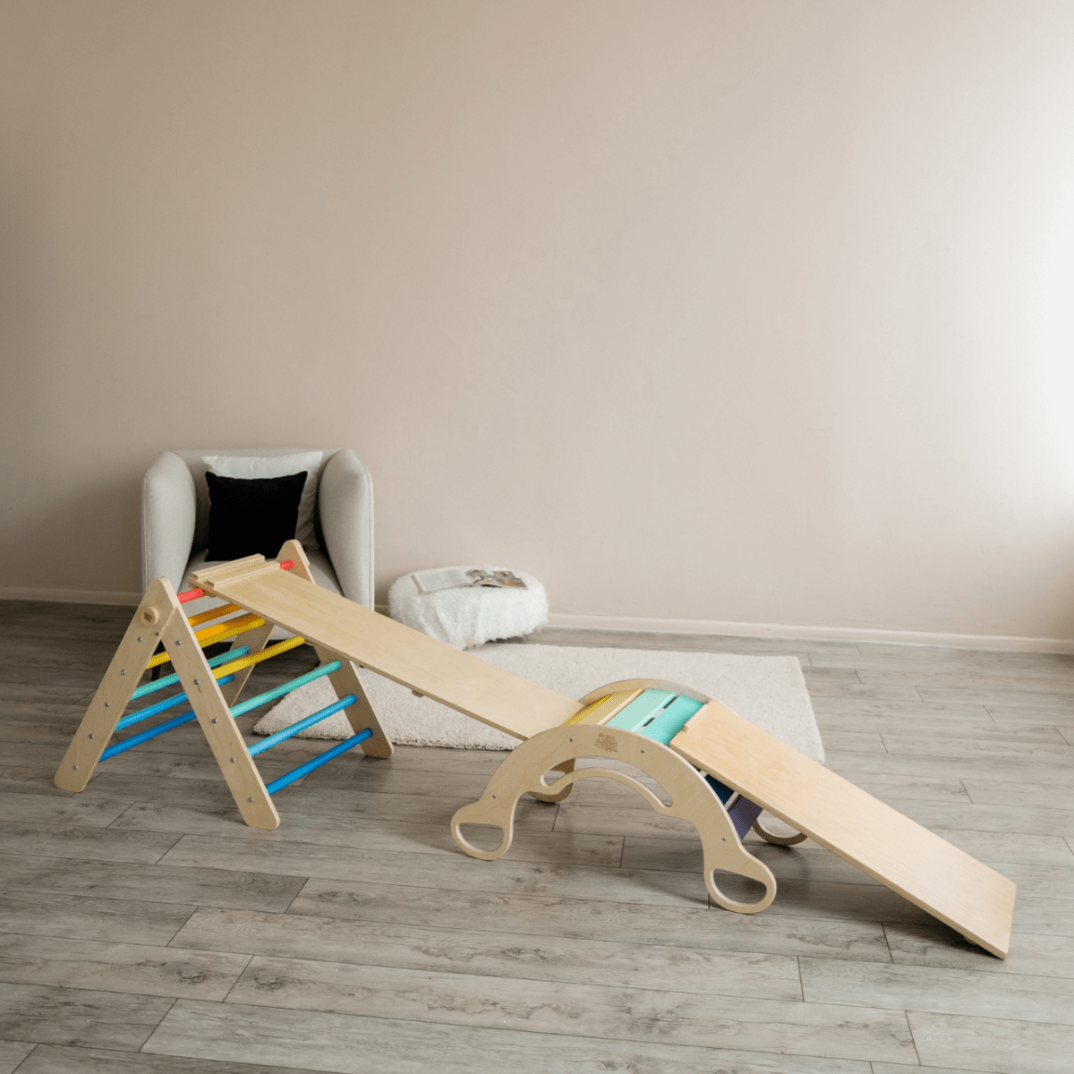 BusyKids Pikler groot set – driehoek, 2 planken & balanswip – regenboog – productbeeld 6