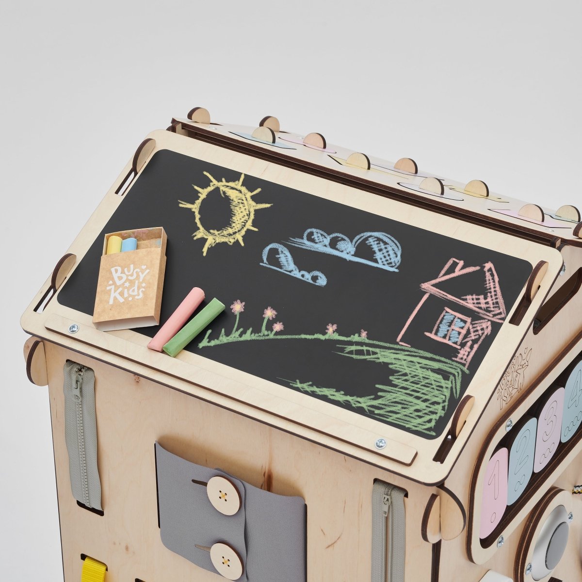 BusyKids set – Busy Board speelhuisje naturel/pastel met creatieve kubus-Speelhuisje set