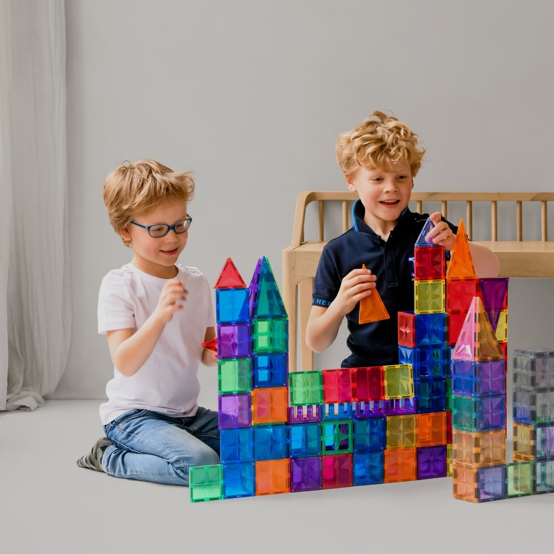 Coblo Classic 100 magnetische tegels gebouwd tot kleurrijke constructie