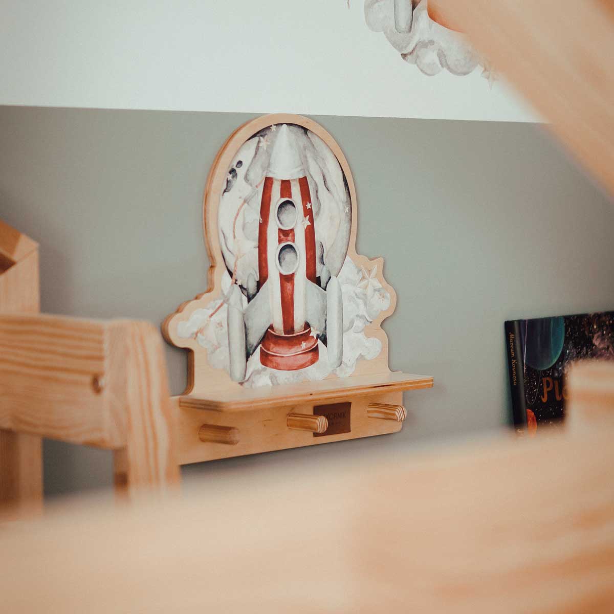 Dekornik Rocketship wandplank met 3 haakjes