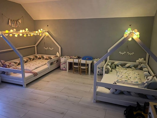 Huisbed Tery - houten kinderbed met bedrand