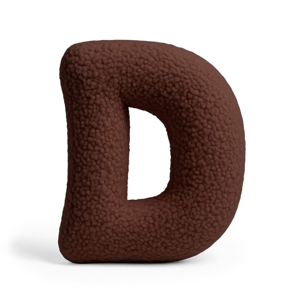 Bearly-Buchstabenkissen in Form des Buchstabens D, Dunkelbraun, von MeowBaby