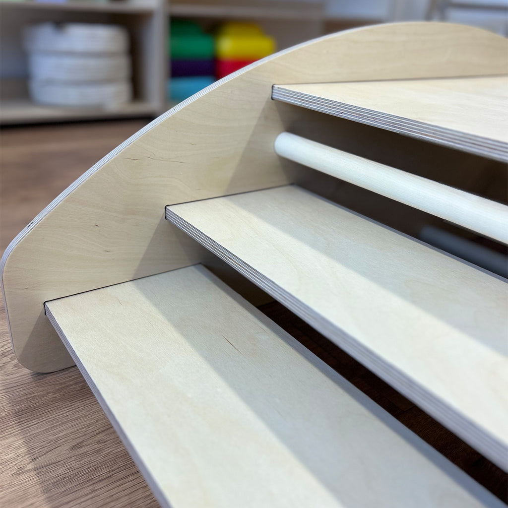 2-in-1-Schaukelboot aus Holz – inspiriert von Emmi Pikler