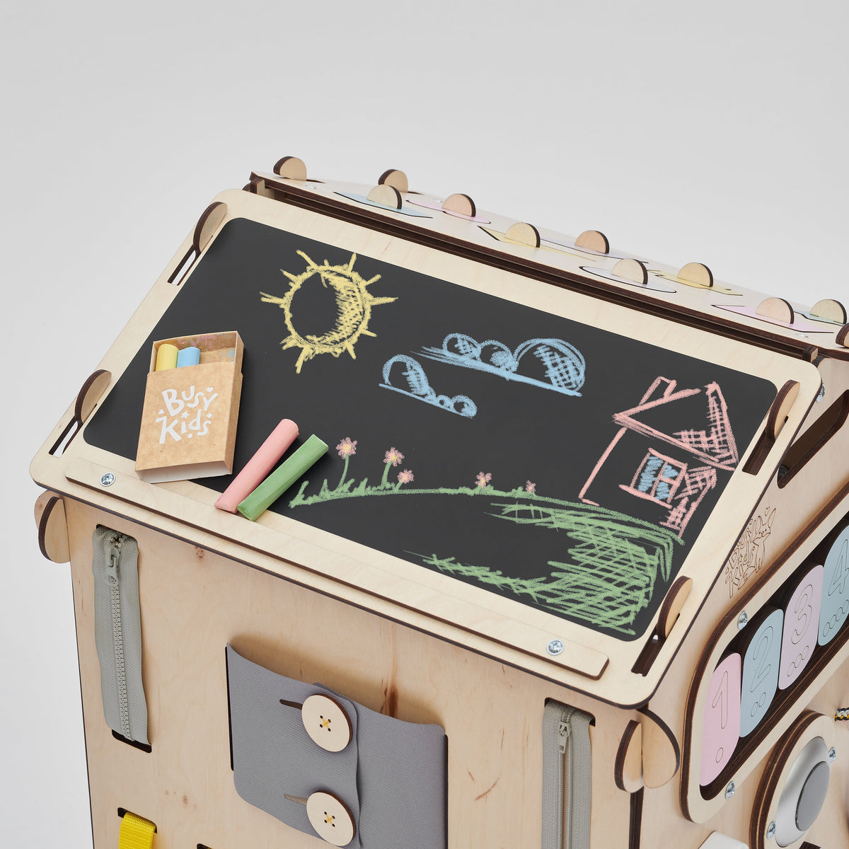 Activity Board Haus Natura Pastell – Limitierte Edition