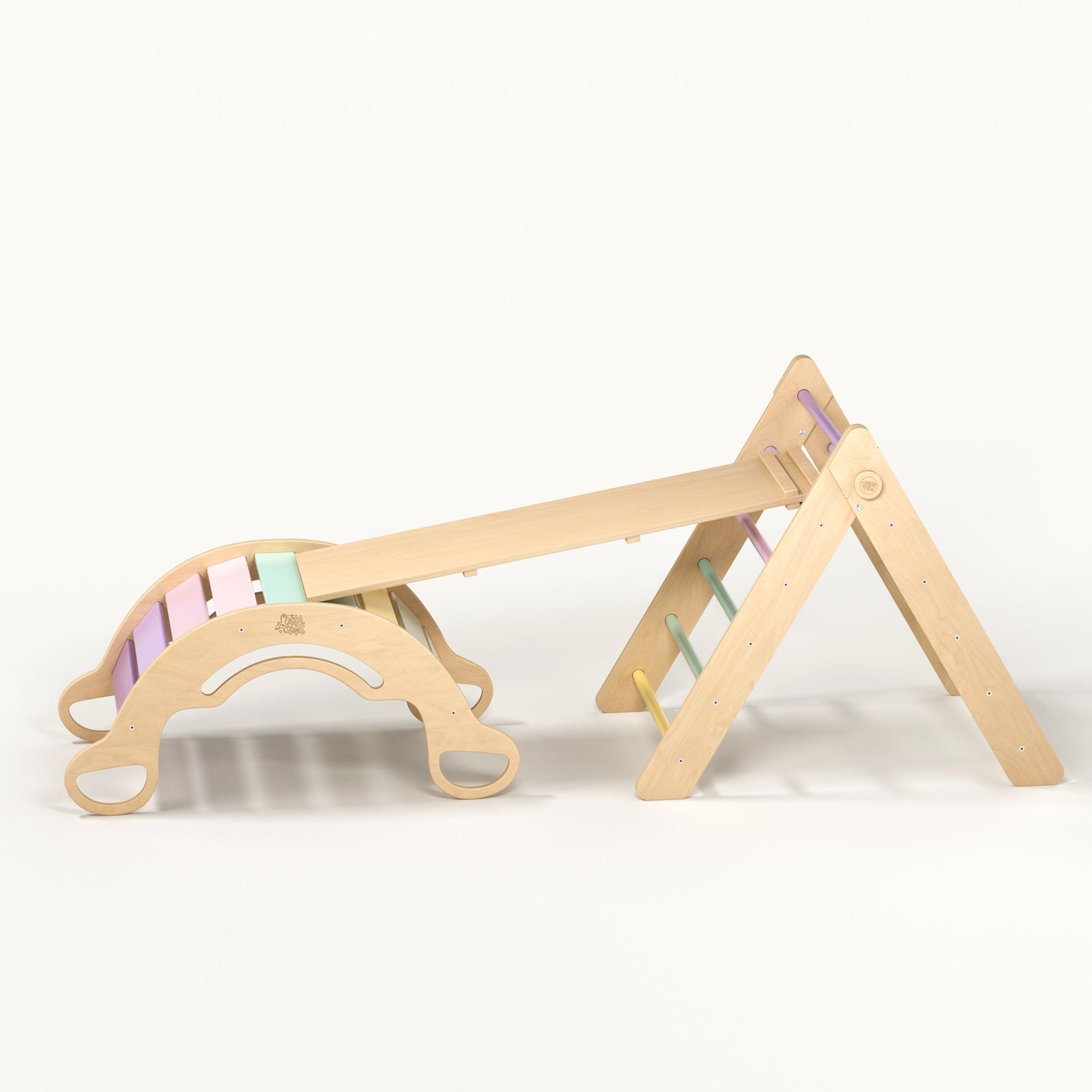 BusyKids Pikler set – driehoek, plank & balanswip – regenboog – productbeeld 25
