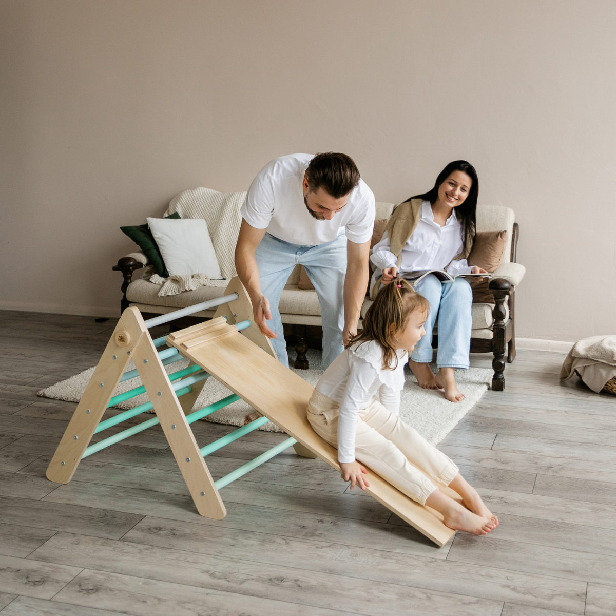 BusyKids Pikler klimdriehoek met plank – regenboog – productbeeld 14