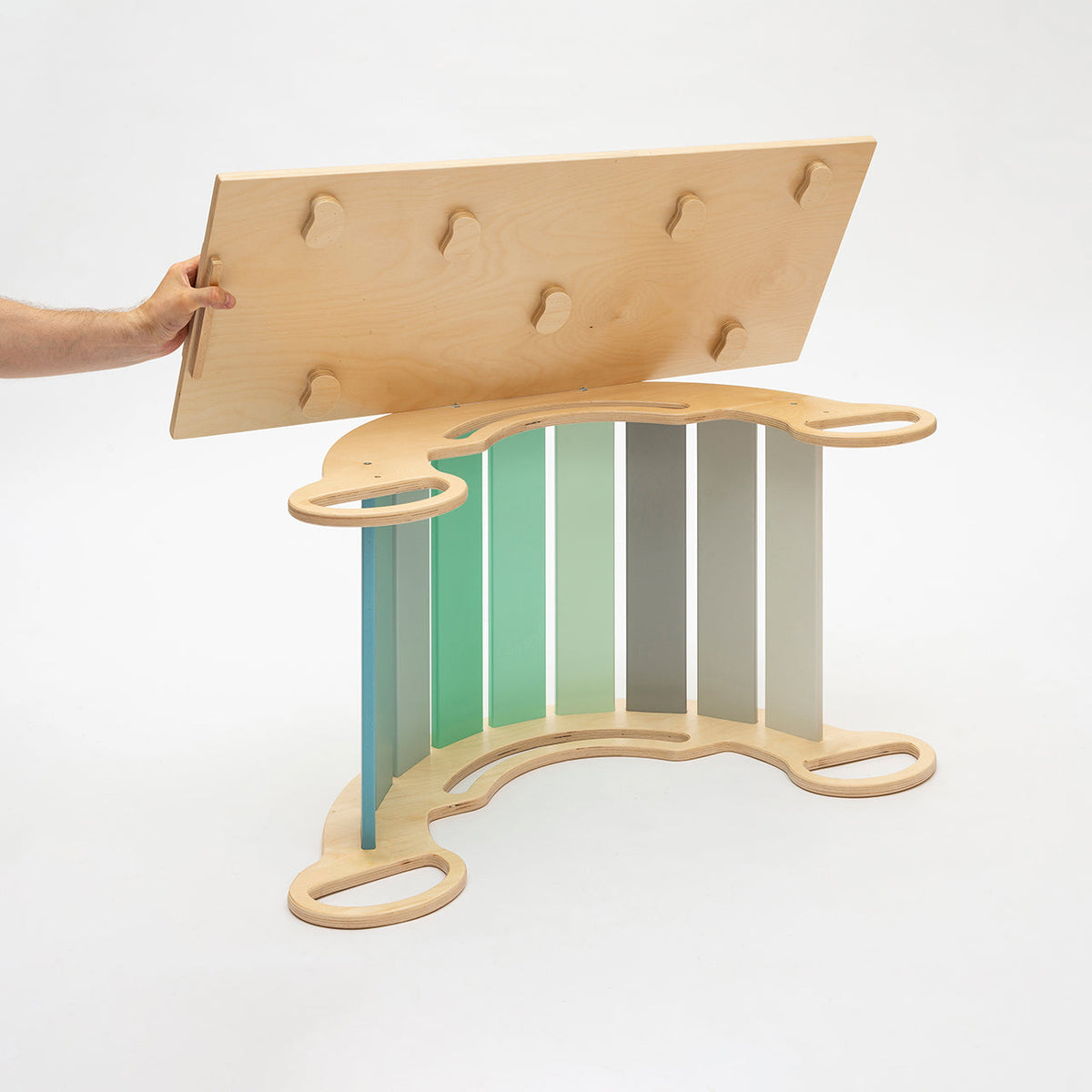 BusyKids Pikler groot set – driehoek, 2 planken &amp; balanswip – regenboog – productbeeld 23