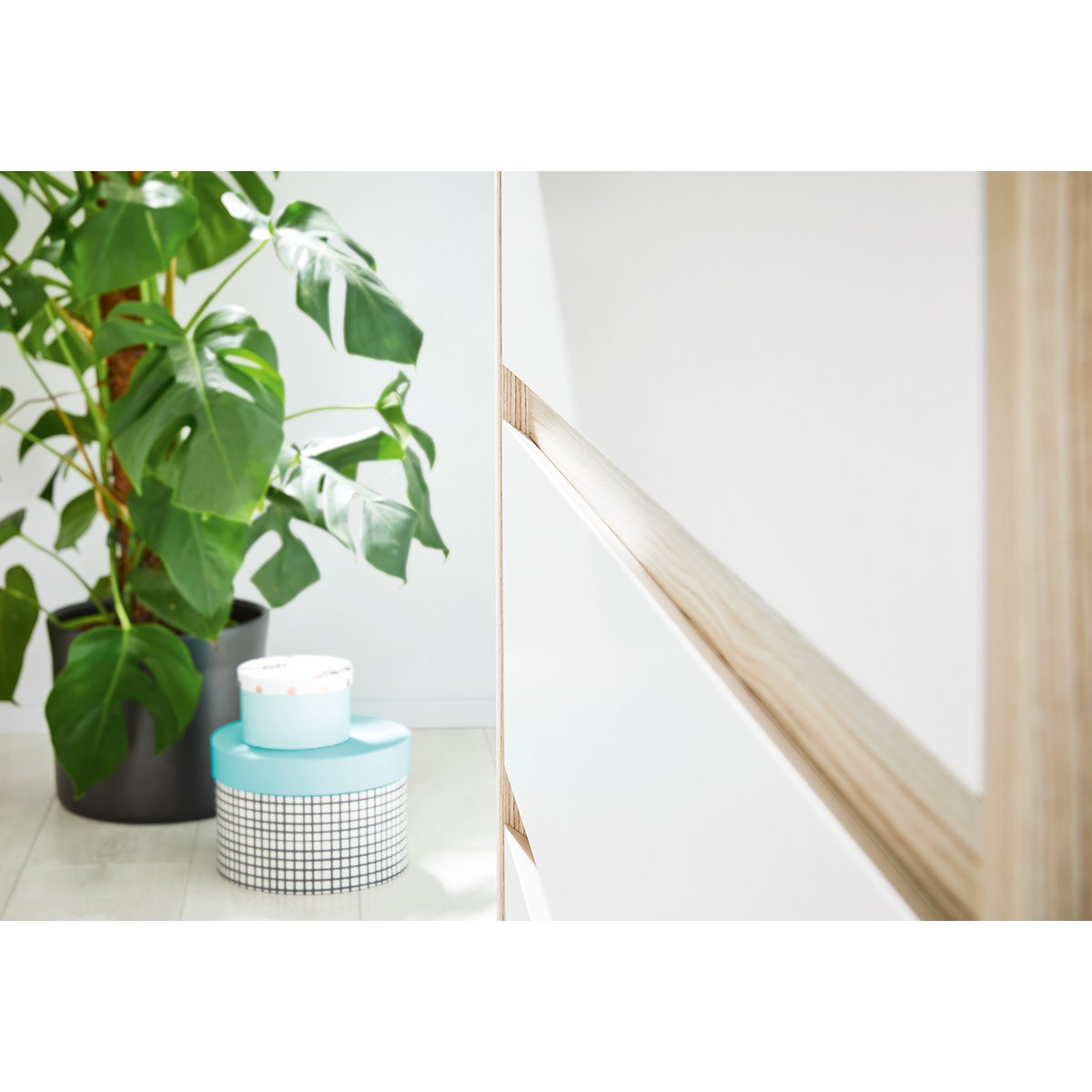 Das Kinderzimmer ist großzügig geschnitten und in drei Teile unterteilt.