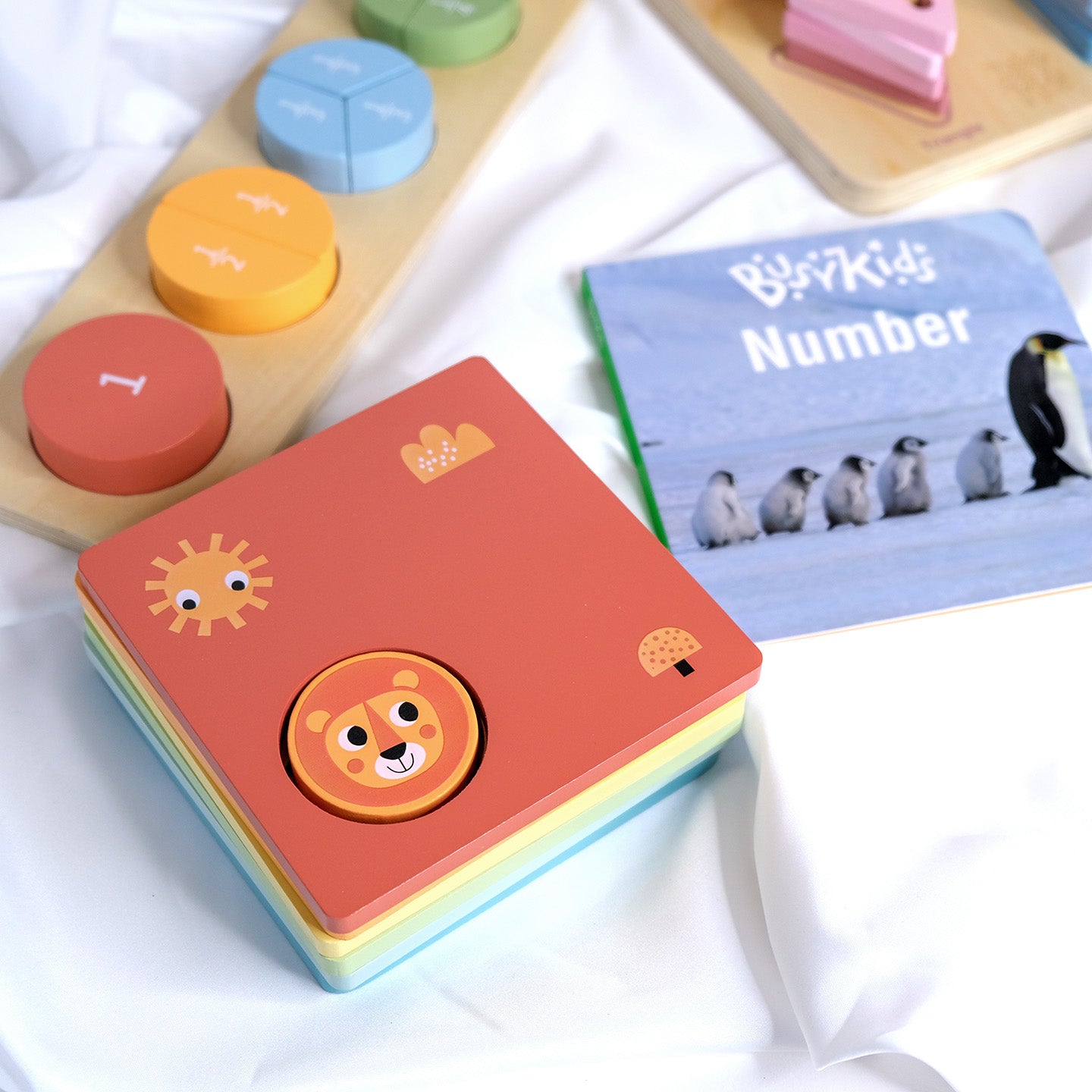 Montessori Spielbox – Set für Kinder von 24 bis 36 Monaten von BusyKids