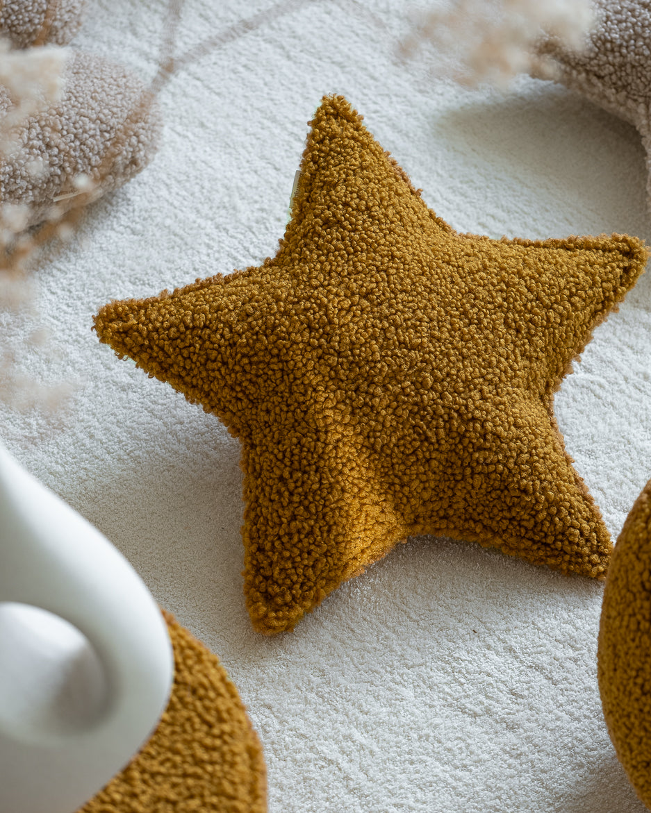 Wigiwama Maple Star cushion