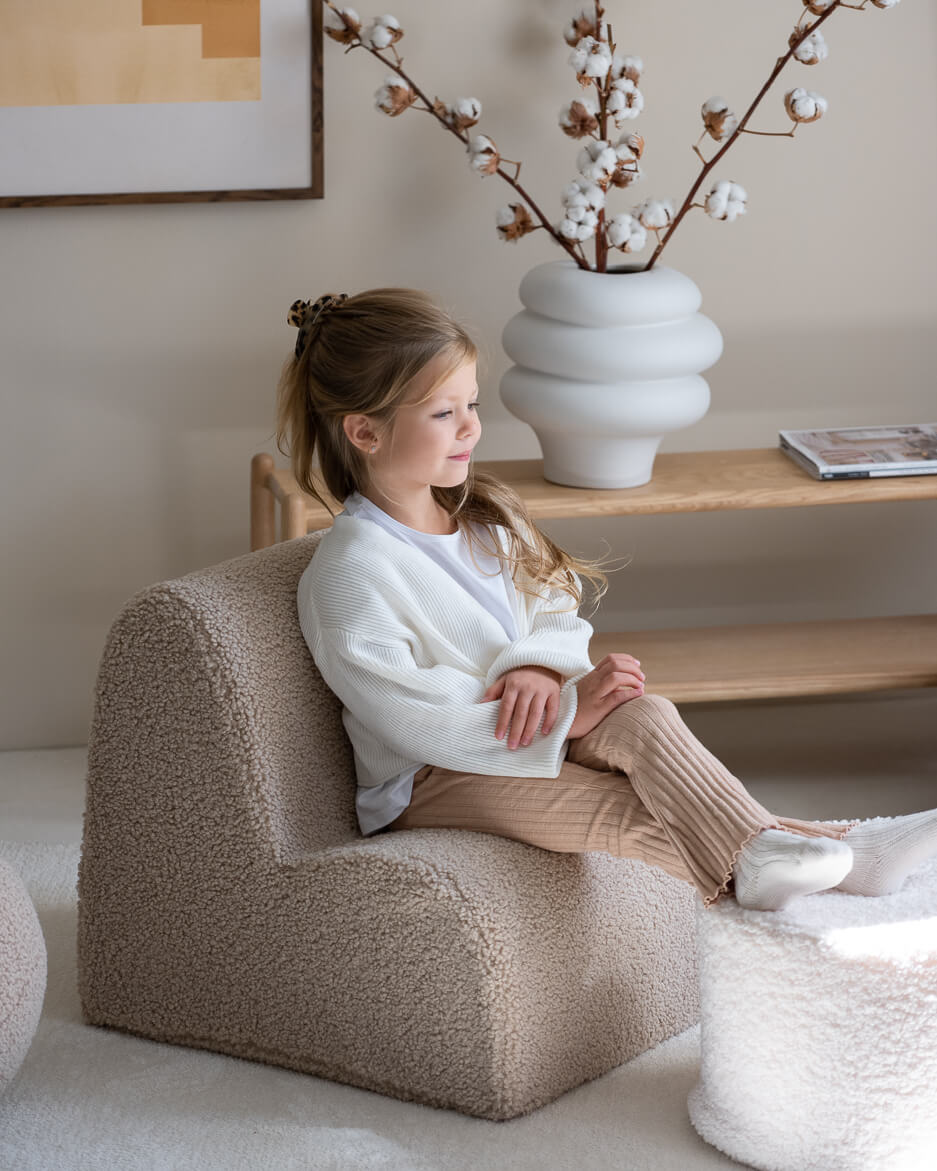 Wigiwama Cloud Chair Biscuit – Teddy-Stoffstuhl