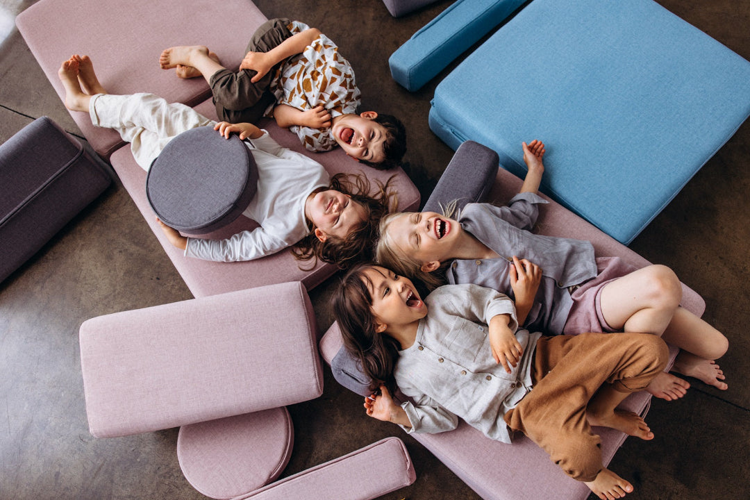 kinderen op speelbank