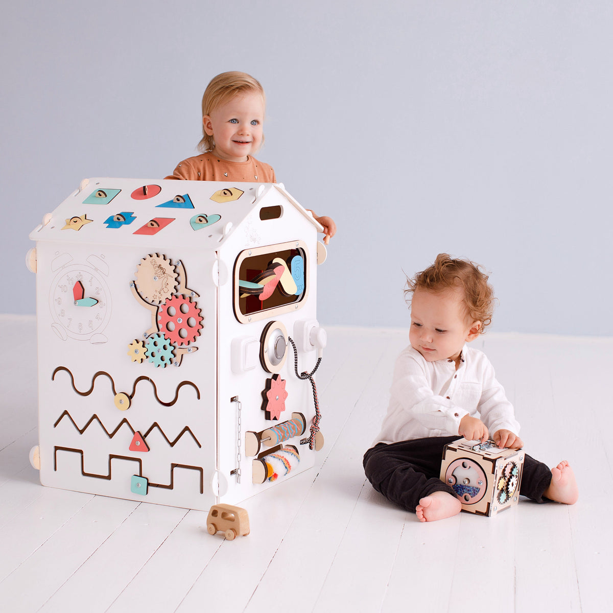 Set - Busy Board House White and Creative Cube