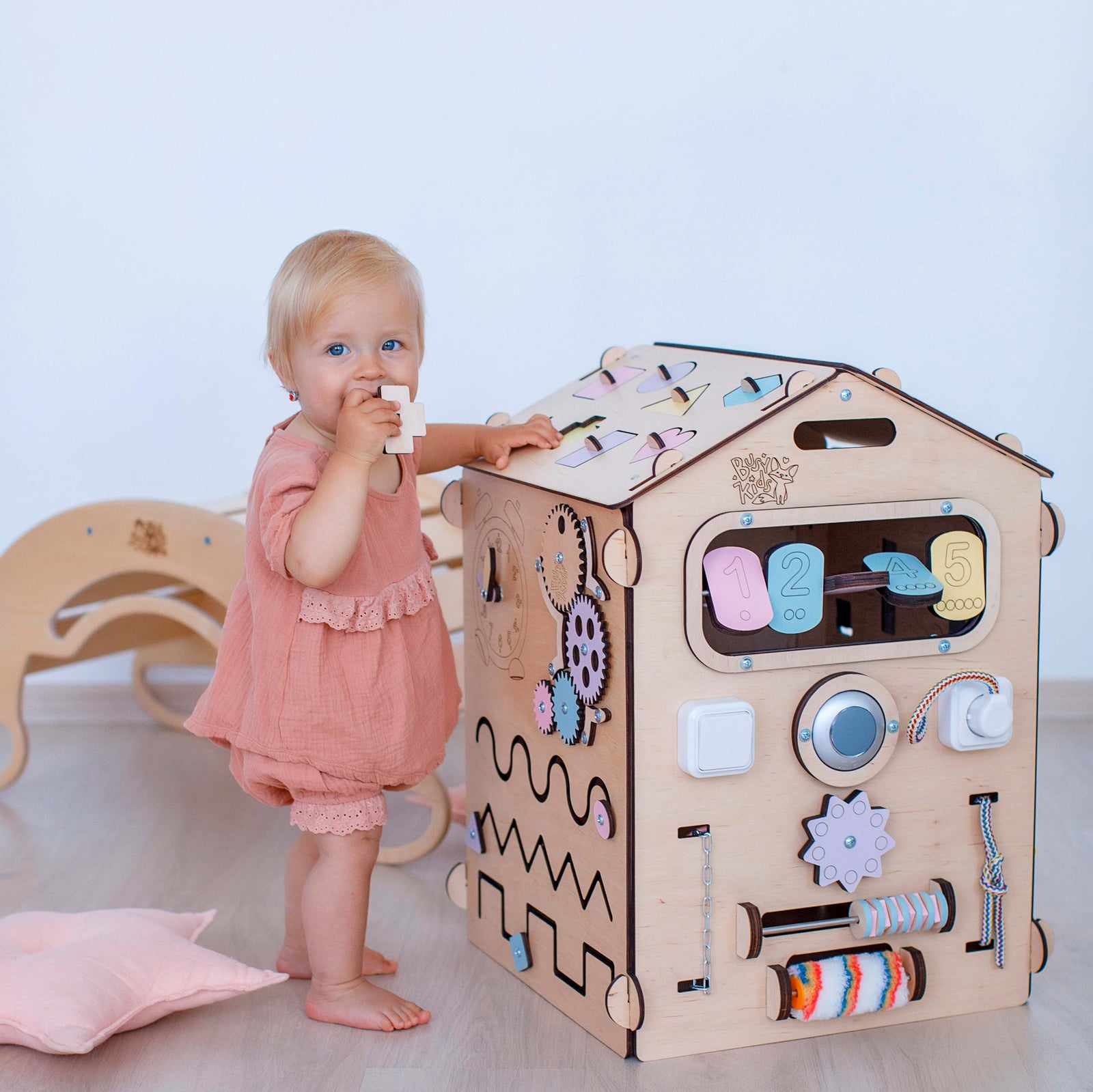 Activity Board Haus Natura Pastell – Limitierte Edition