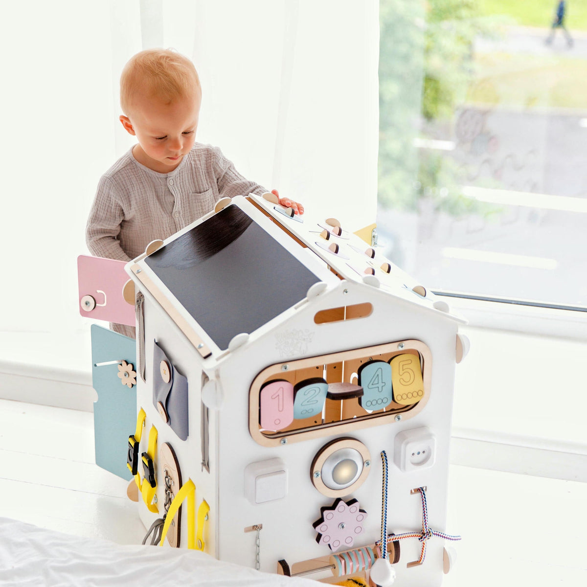 Set - BusyBoard Cottage white/pastel and creative cube