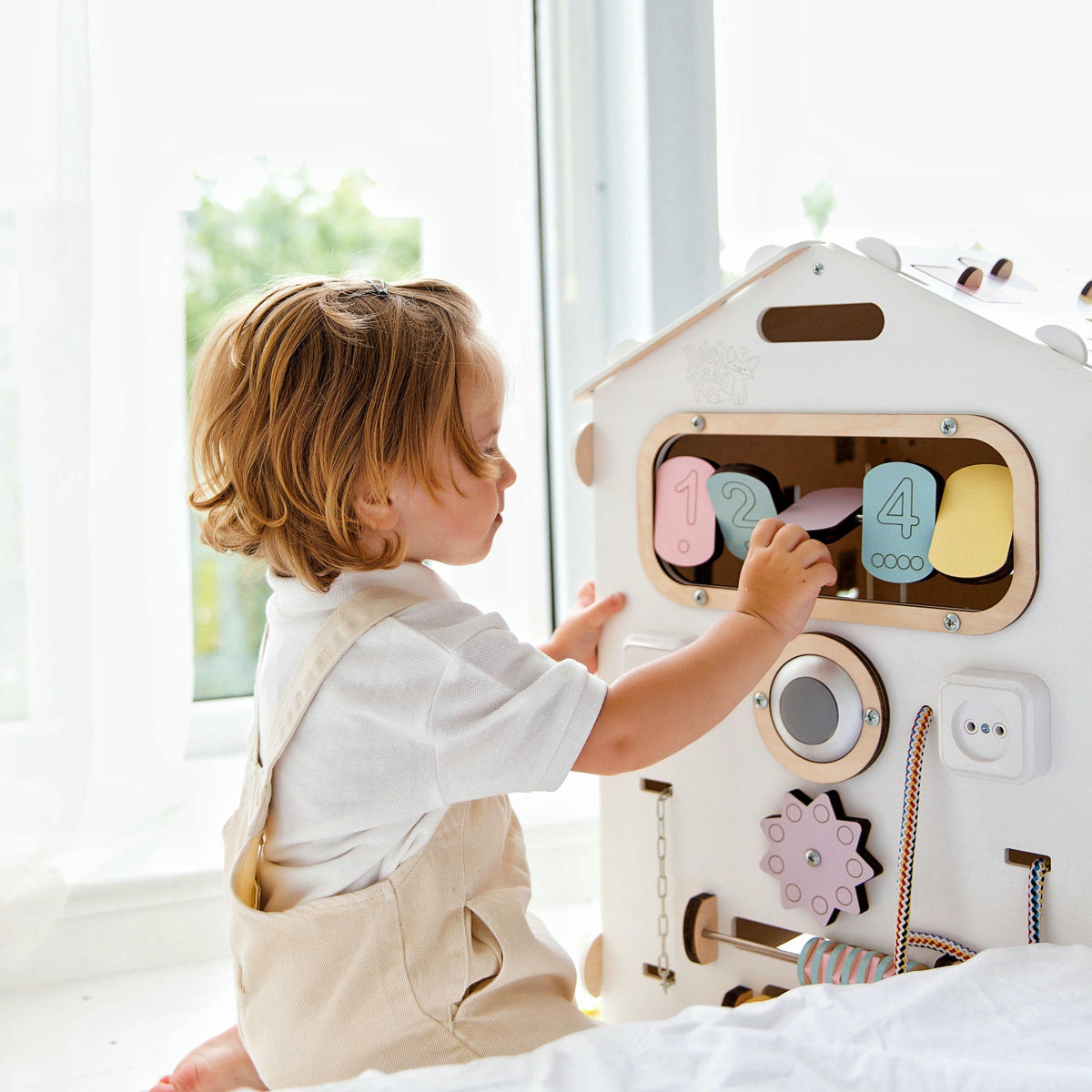 Set - BusyBoard Cottage white/pastel and creative cube