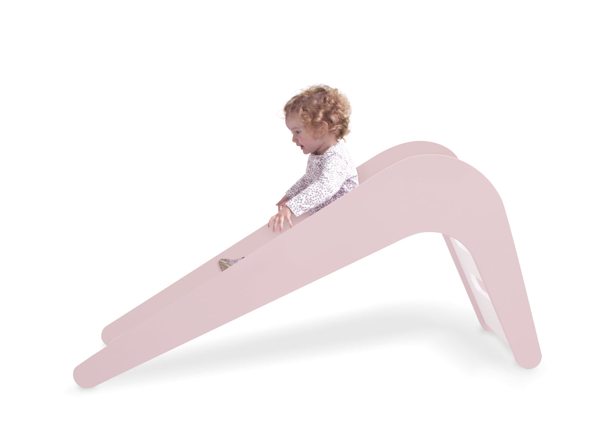houten kinderglijbaan voor binnen in roze