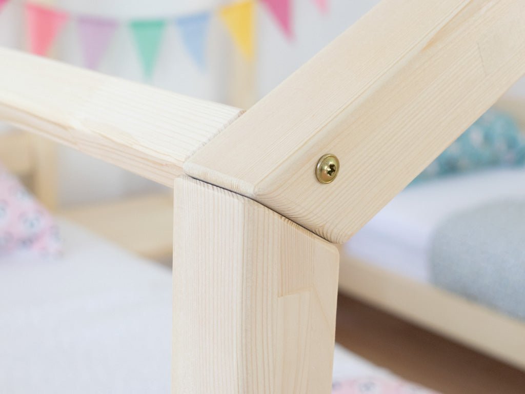 houten huisbed voor twee kinderen
