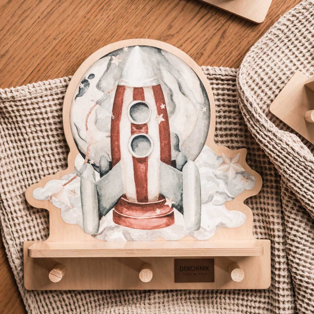 Dekornik Rocketship wandplank met 3 haakjes