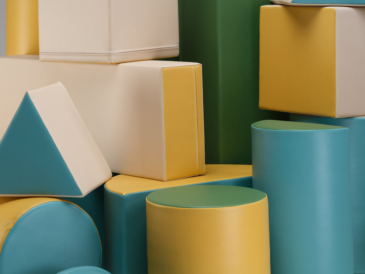Detail van IGLU Mega Fort foamblokken in pastelkleuren met verschillende zachte vormen