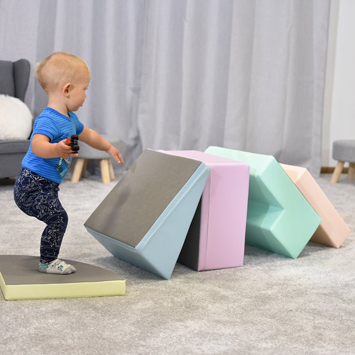 Kind speelt met Soft Play Foamblokkenset - Corner Climber