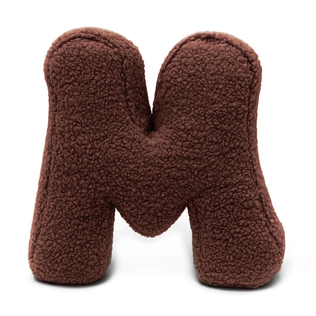 Bearly-letterkussen in de vorm van letter M, donkerbruin van MeowBaby