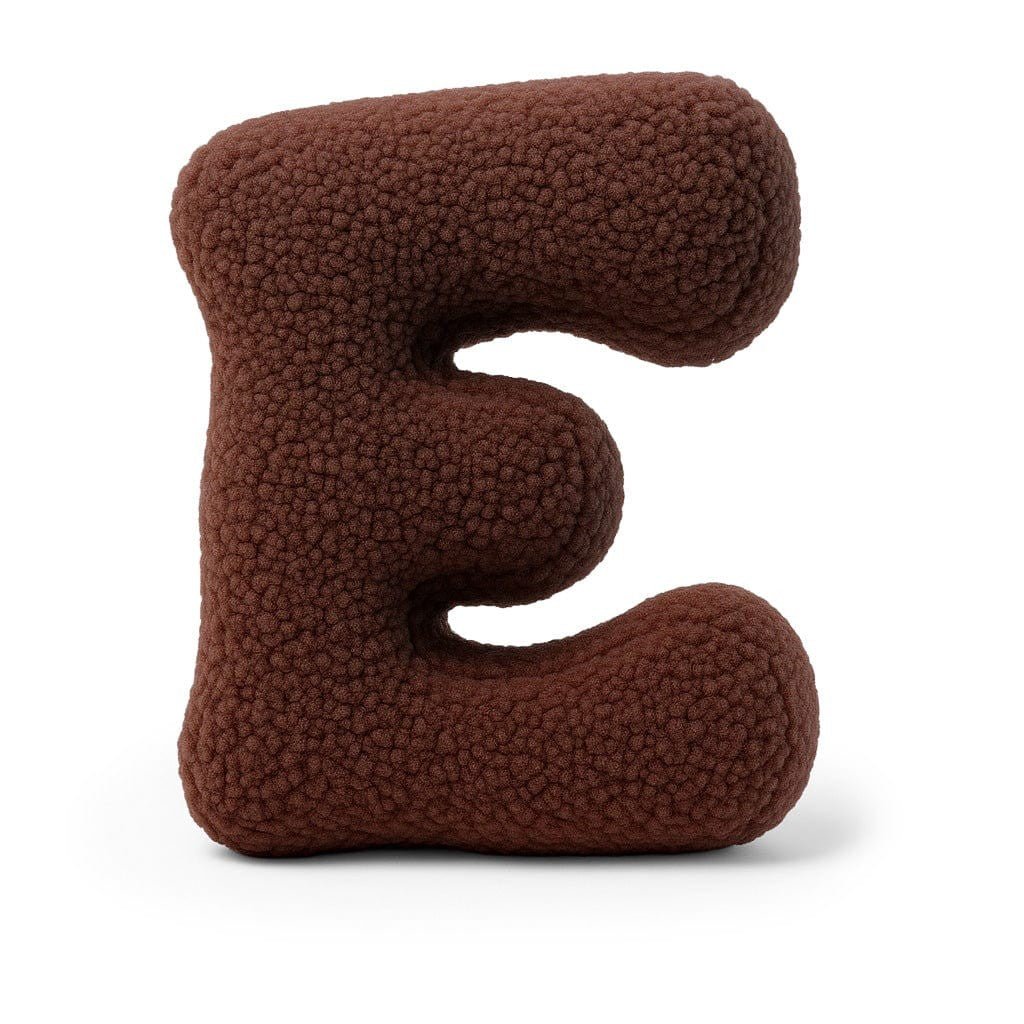 Bearly-Buchstabenkissen in Form des Buchstabens E, Dunkelbraun, von MeowBaby
