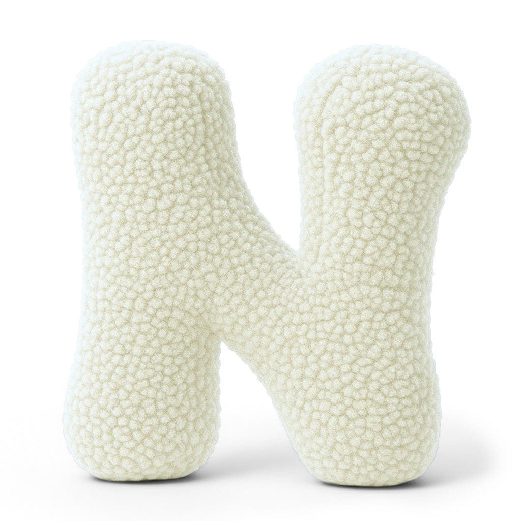 Bearly-Buchstabenkissen in Form des Buchstabens M, Creme, von MeowBaby
