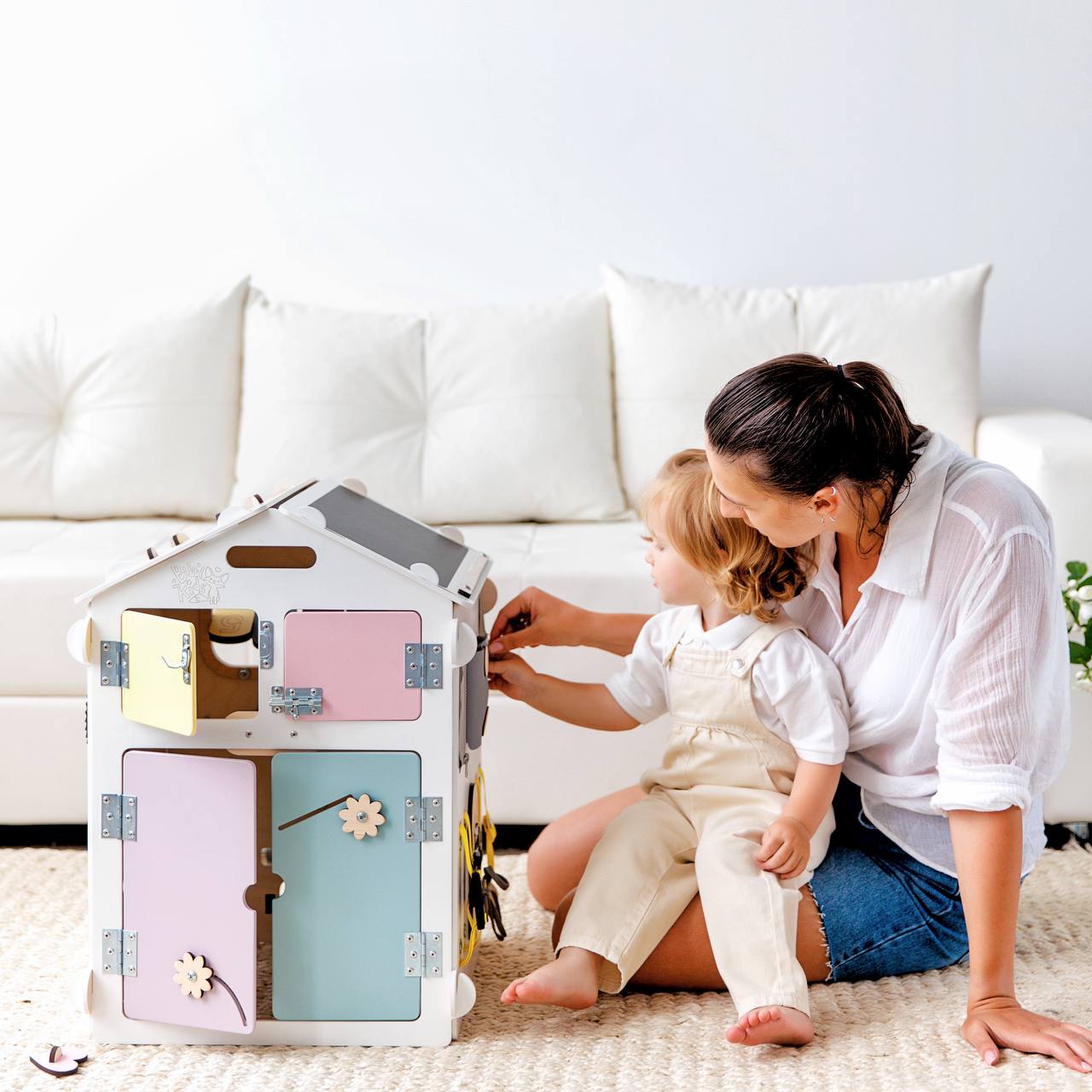 BusyKids Busy Board speelhuisje – wit/pastel, limited edition