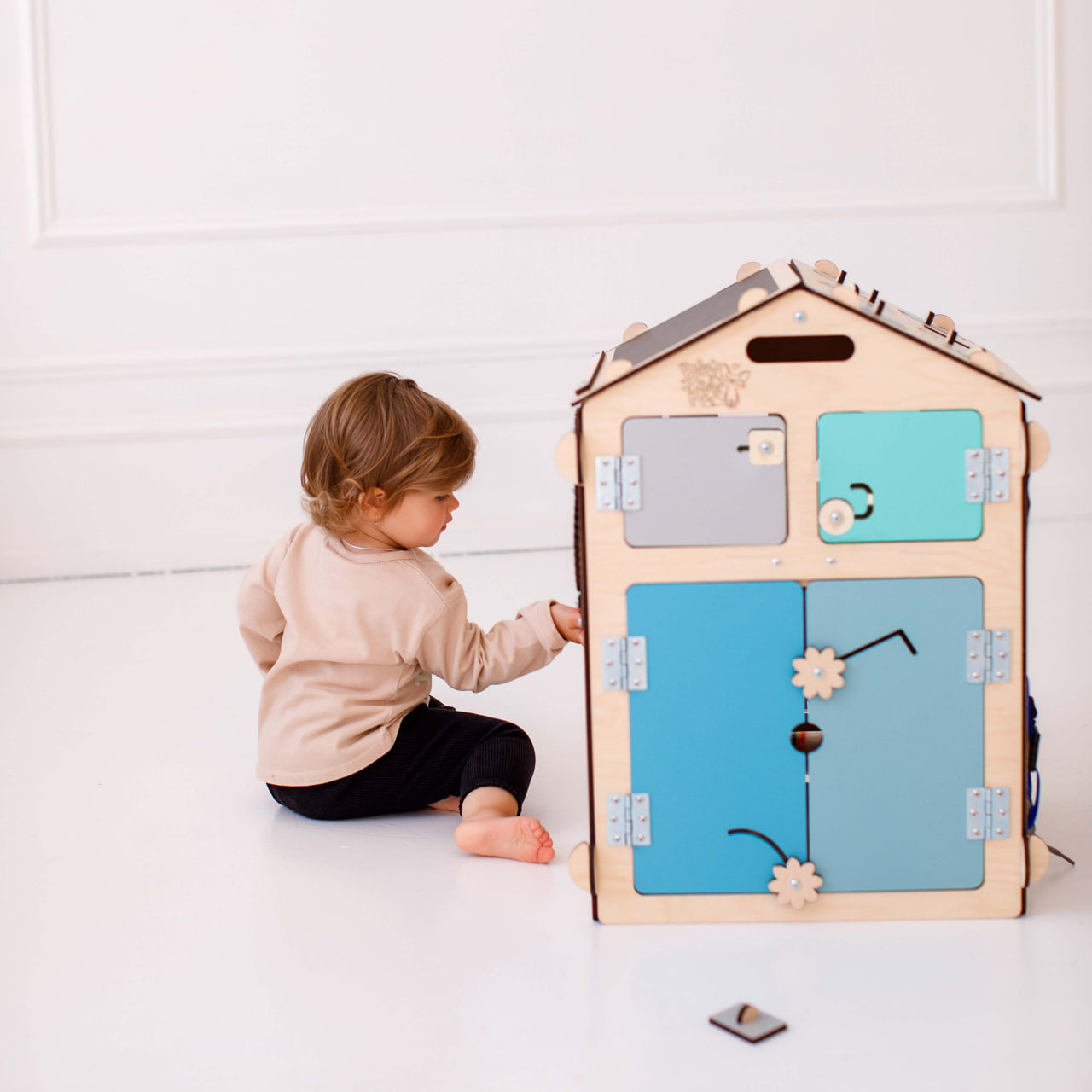 Set - BusyBoard Häuschen natura/mint und kreativer Würfel