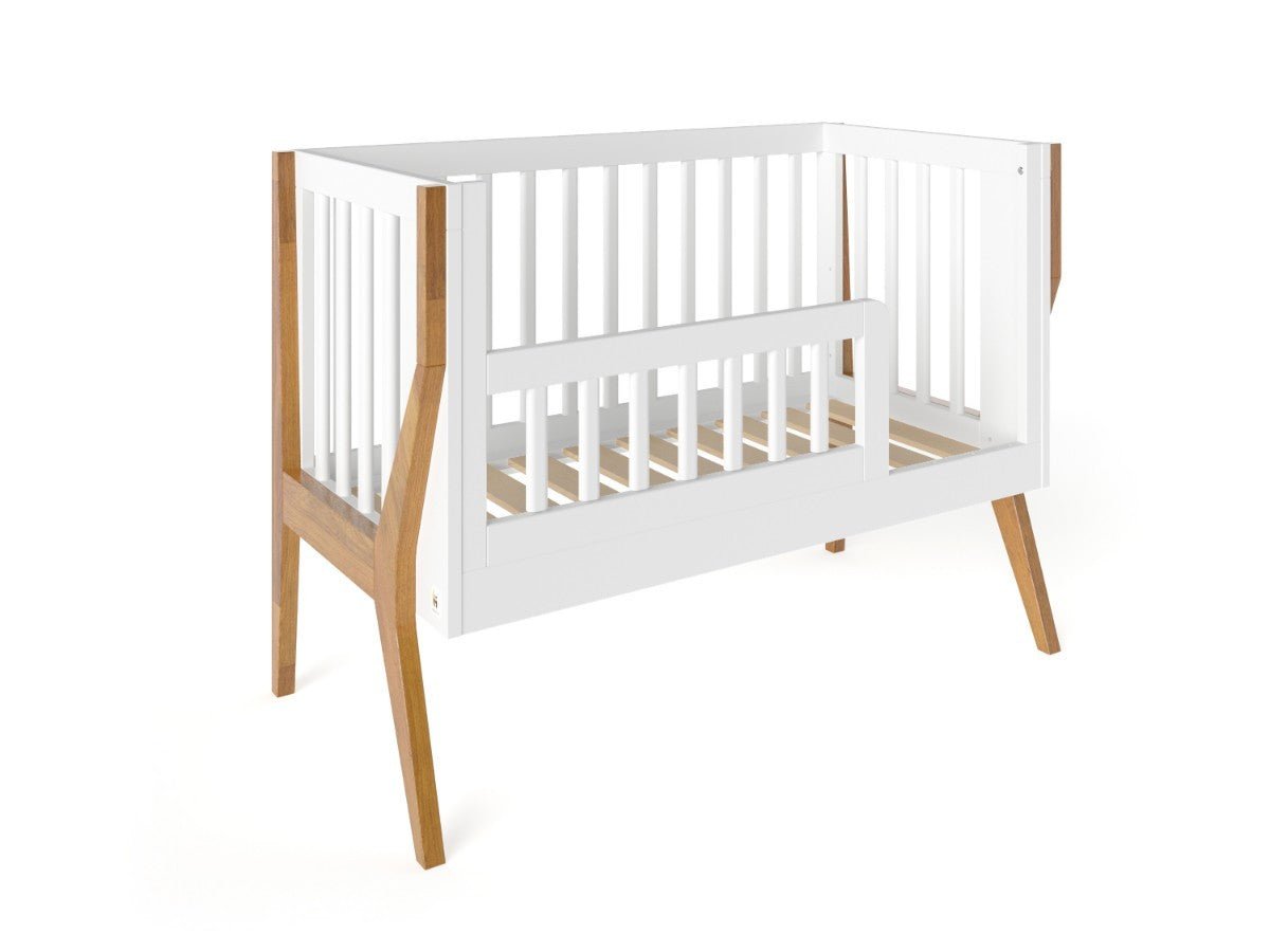 YappyIcon Bettgitter am Babybett montiert
