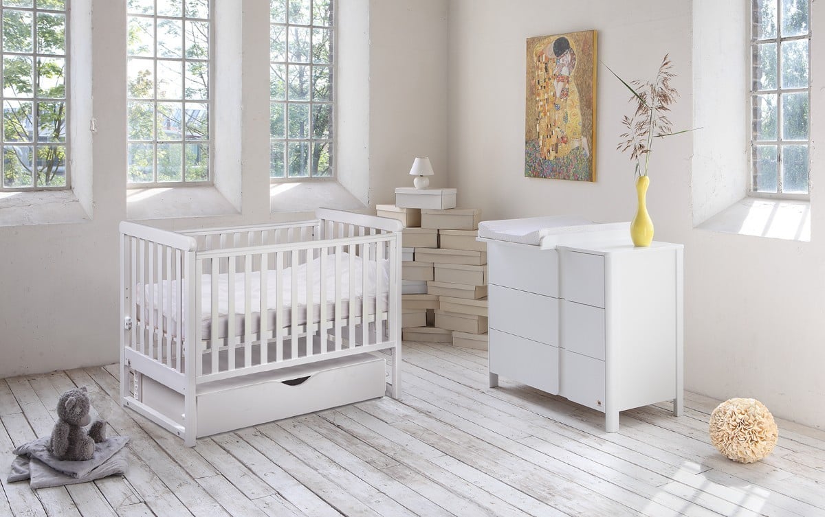 YappyMove Schaukel-Babybett und YappyClassic Wickelkommode in Weiß